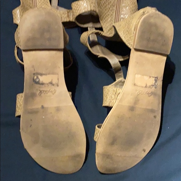 Tan gladiator sandals - Picture 14 of 14
